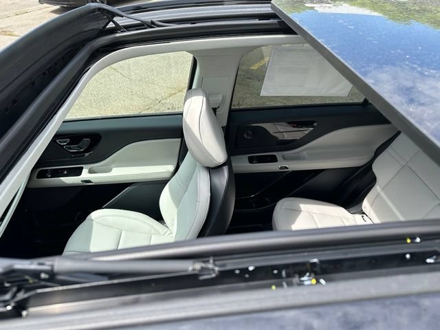 New 2026 Lincoln Aviator AWD image 7