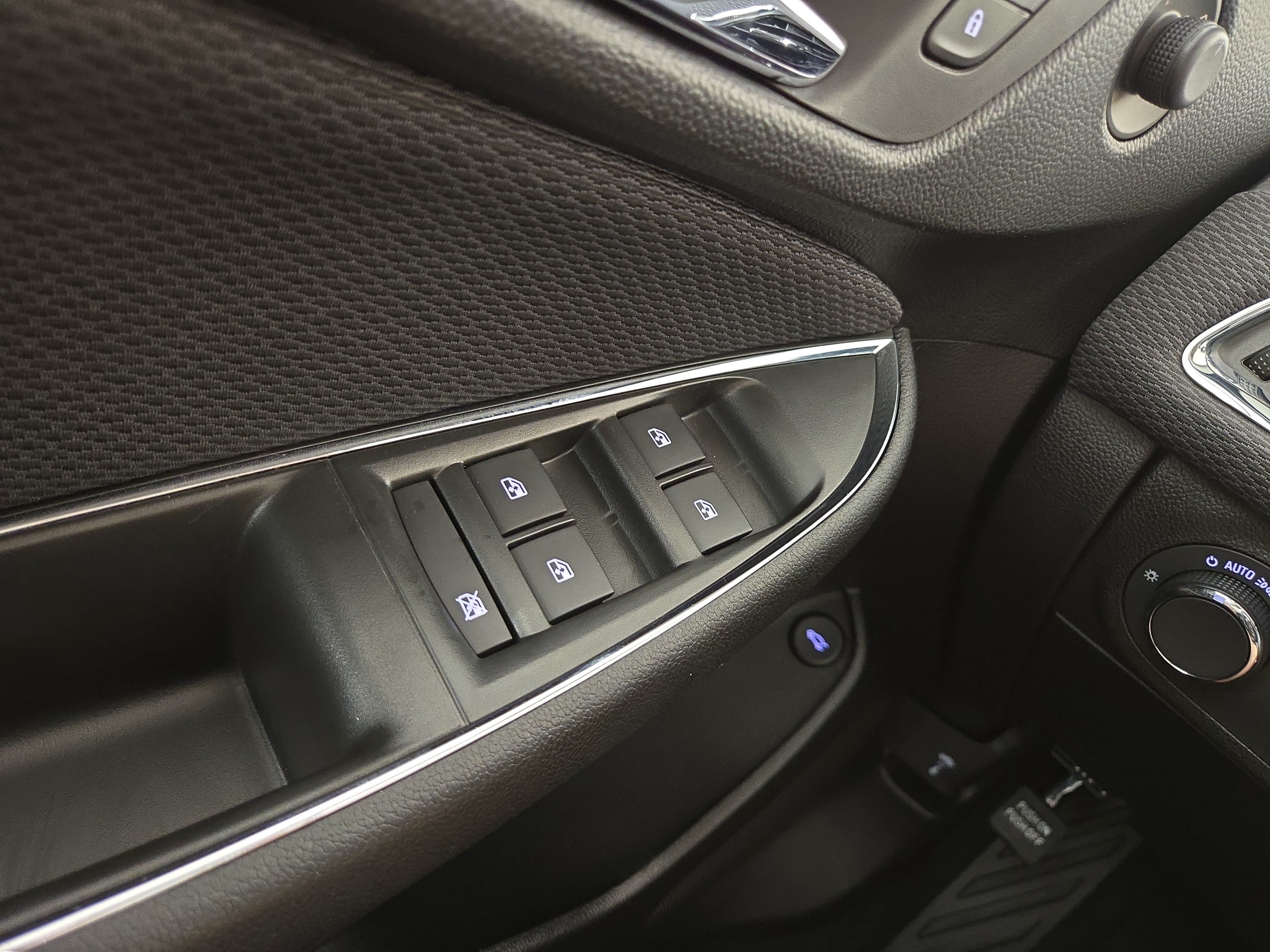 Used 2018 Chevrolet Cruze LT FWD image 28