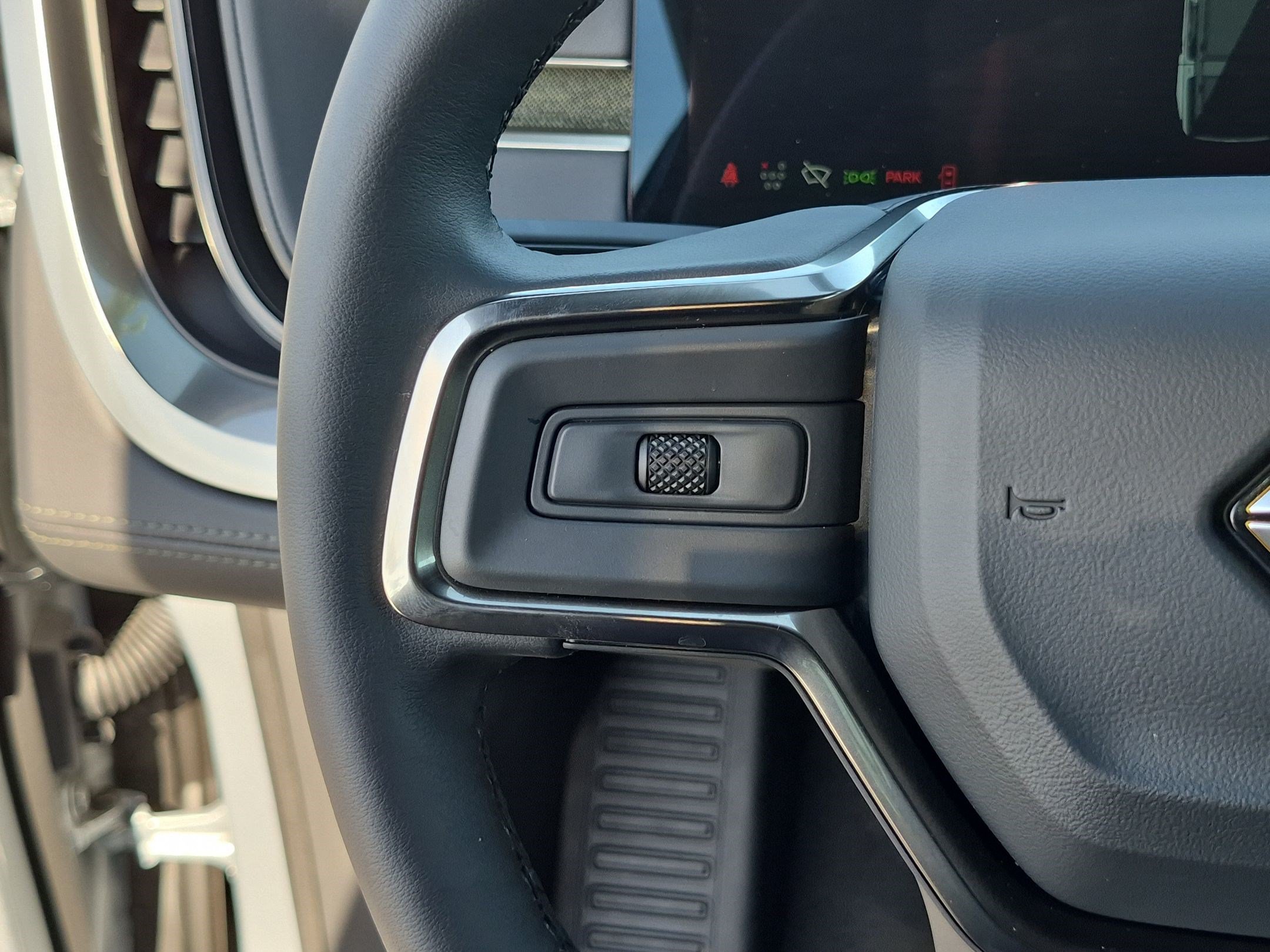 Used 2025 Rivian R1S Adventure Dual AWD/4WD image 19
