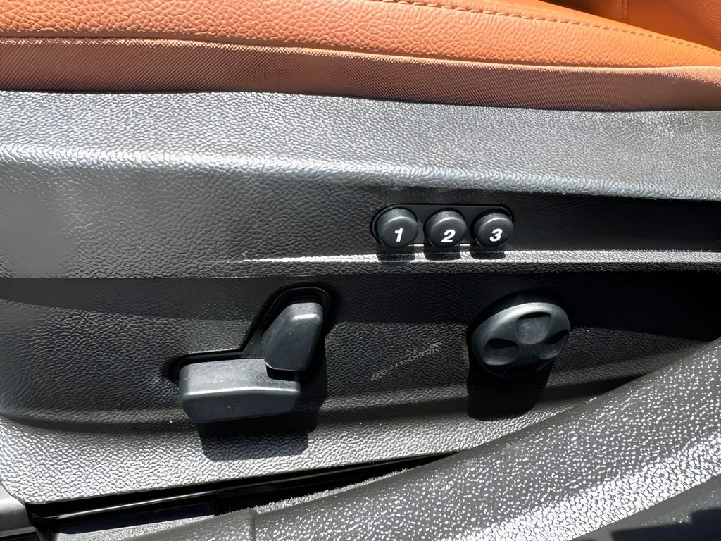 Used 2019 Alfa Romeo Giulia AWD w/ Nero Edizione image 10