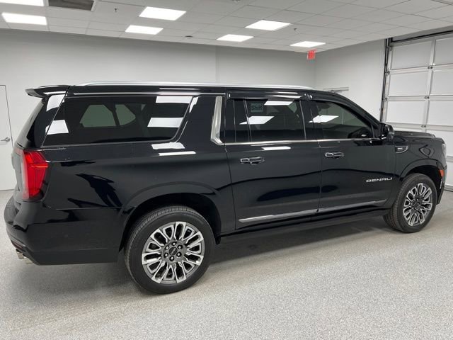 Used 2023 GMC Yukon XL Denali Ultimate image 11