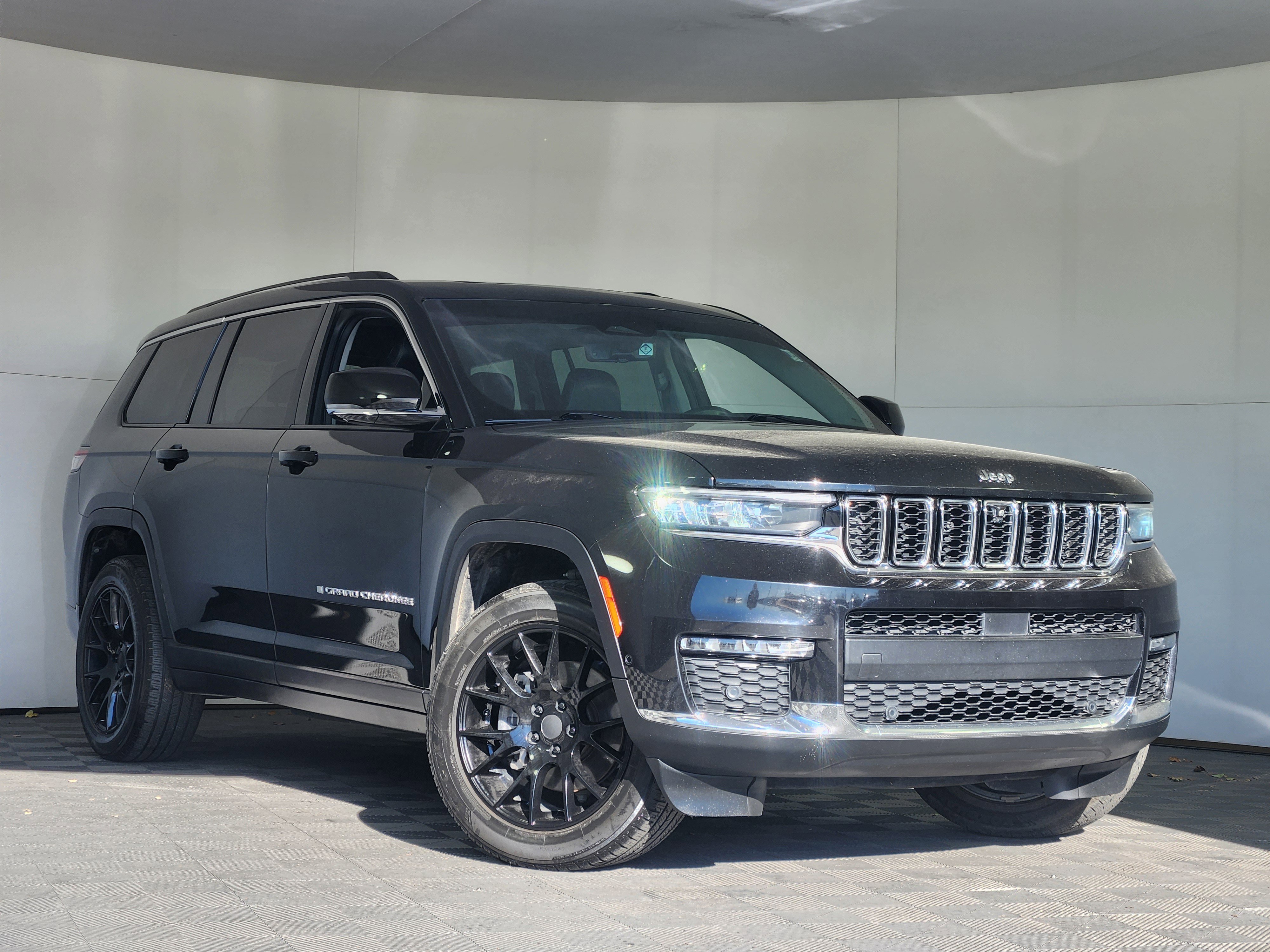 Used 2021 Jeep Grand Cherokee L Limited w/ Luxury Tech Group II image 1