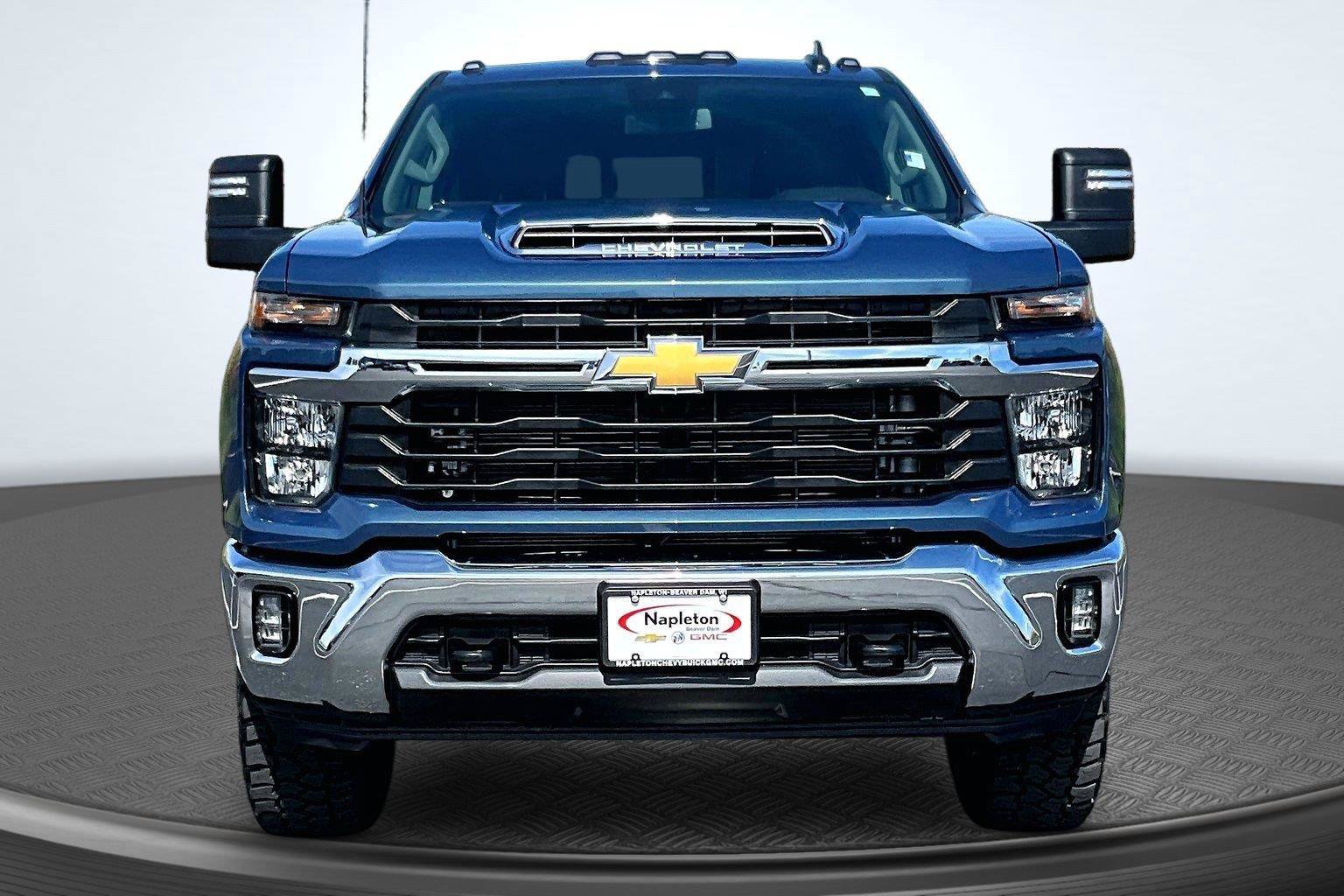 Used 2025 Chevrolet Silverado 3500 LT w/ Leather Package AWD/4WD image 3