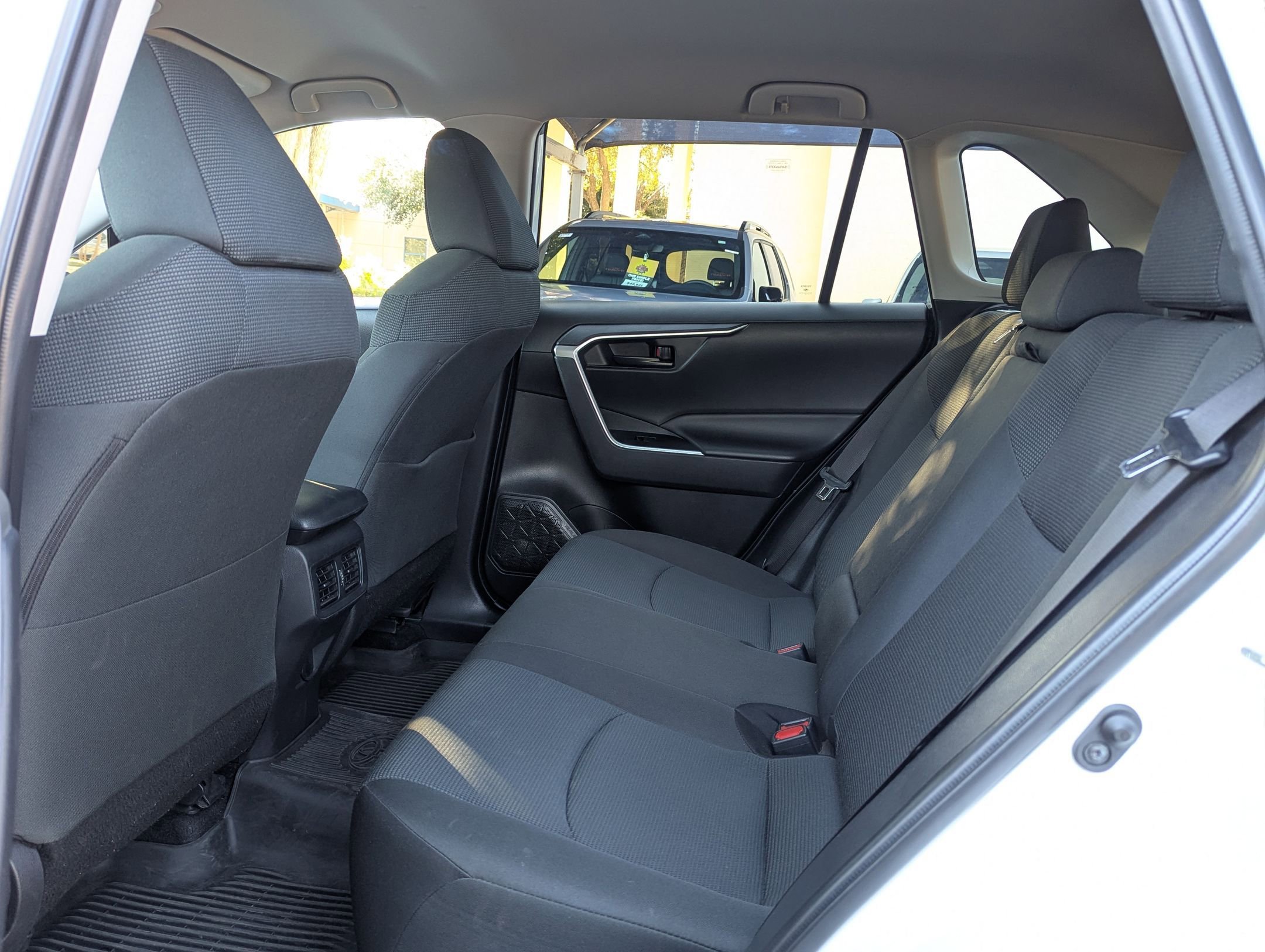 Used 2022 Toyota RAV4 LE image 15