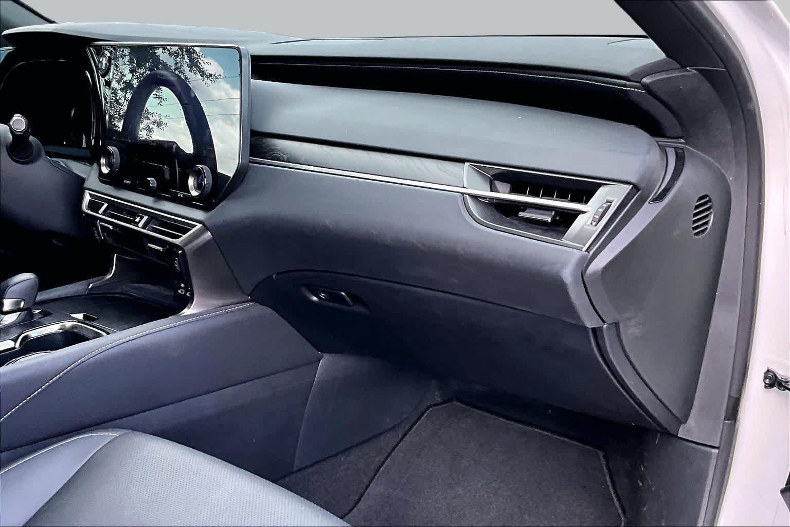 Used 2024 Lexus RX 350h w/ Accessory Package (Z1) AWD/4WD image 18