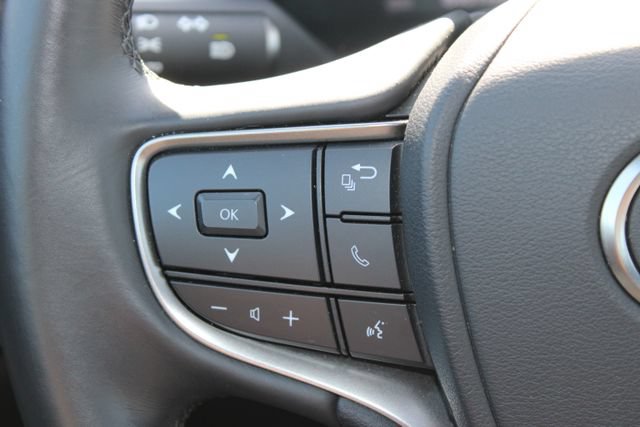 Certified 2025 Lexus UX 300h FWD image 18