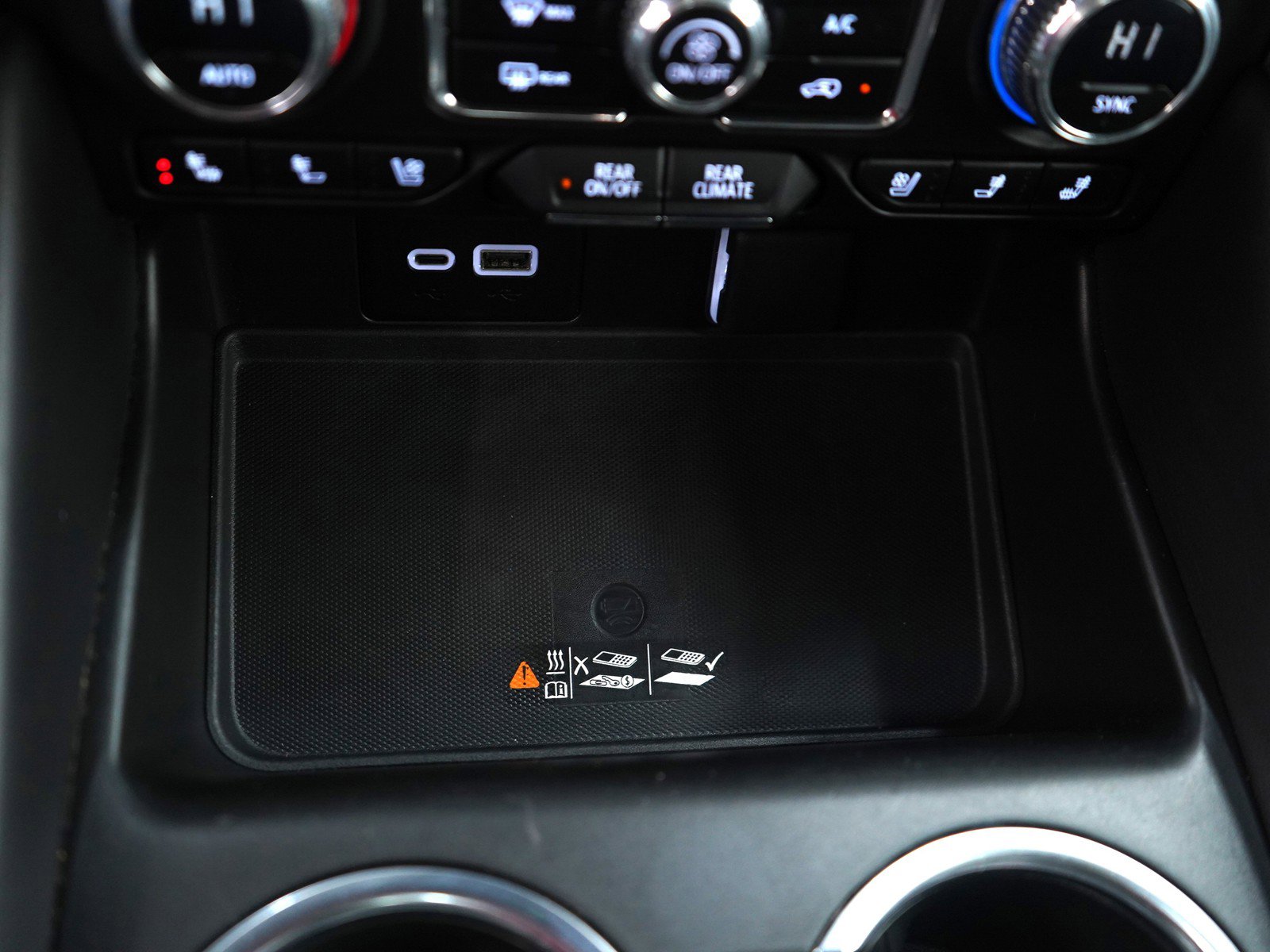 Used 2023 GMC Yukon XL SLT image 25