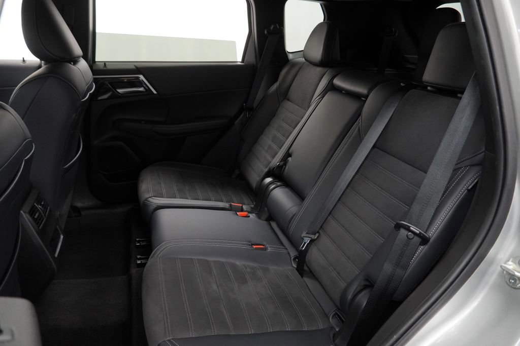 Used 2024 Mitsubishi Outlander SE image 20