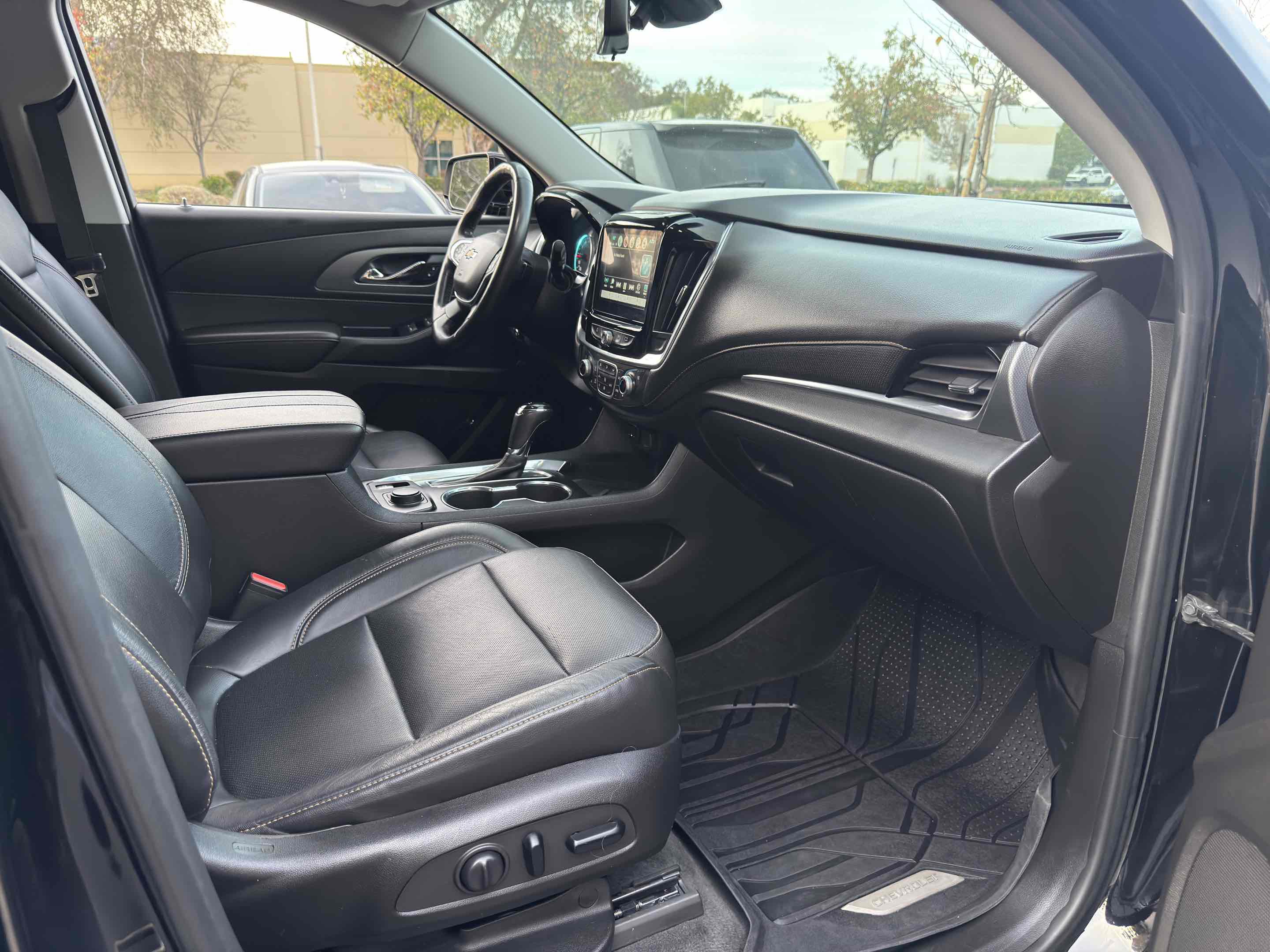 Used 2018 Chevrolet Traverse Premier w/ LPO, Black Accent Package image 47