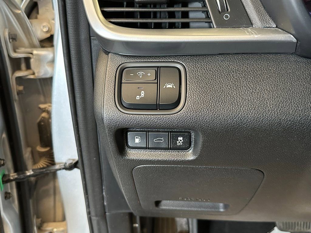 Used 2020 Kia Optima LX image 16