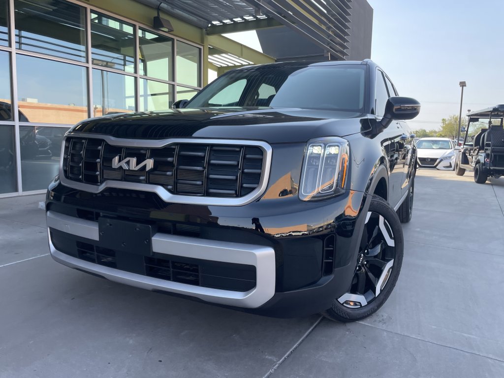 Used 2024 Kia Telluride S w/ S Sunroof Package image 2