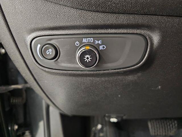 Used 2018 Chevrolet Equinox LT FWD image 21