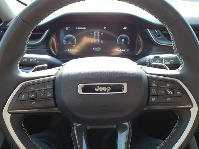 Used 2023 Jeep Grand Cherokee Laredo image 17