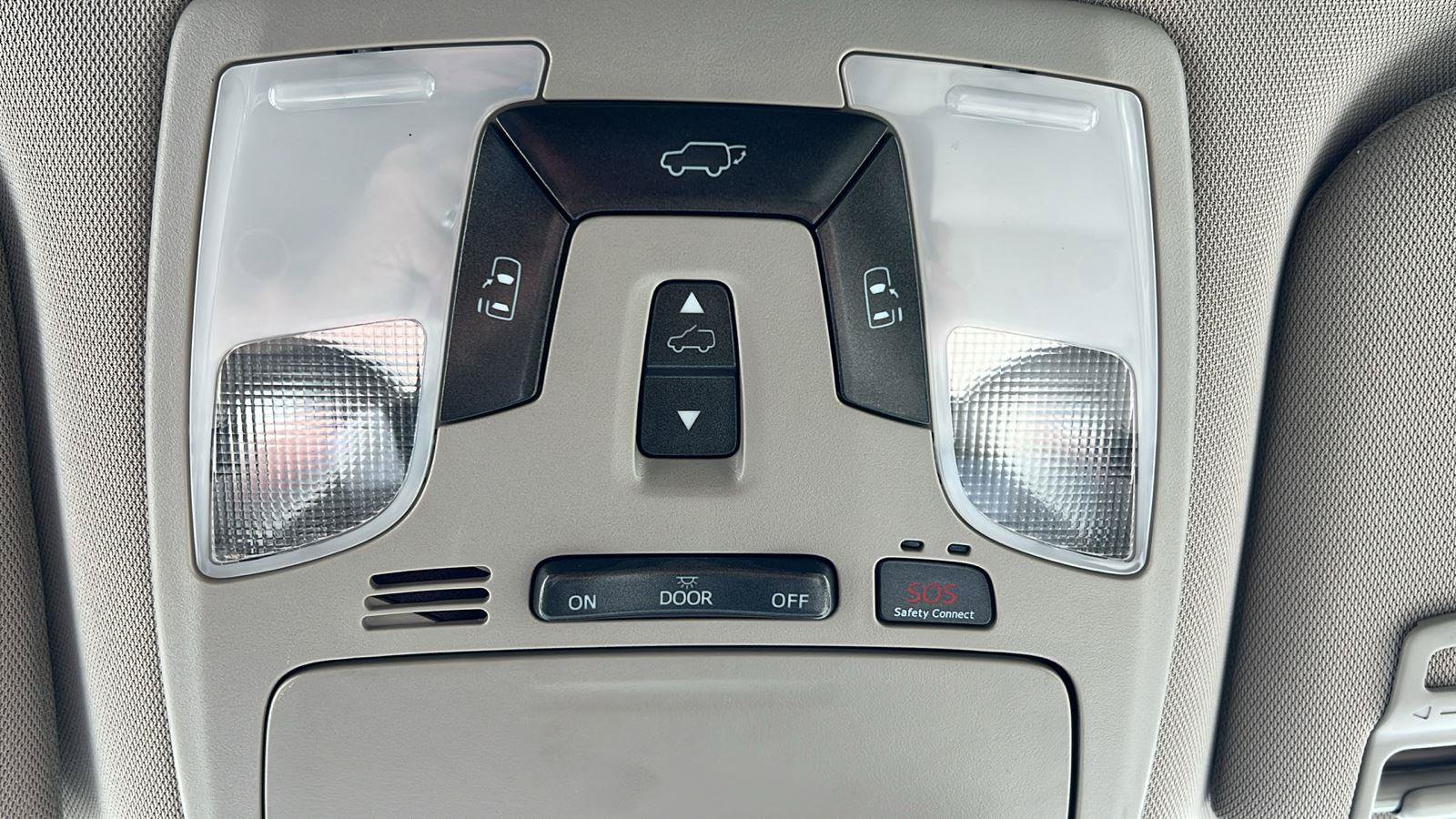 Used 2020 Toyota Sienna XLE w/ XLE Navigation Package FWD image 31