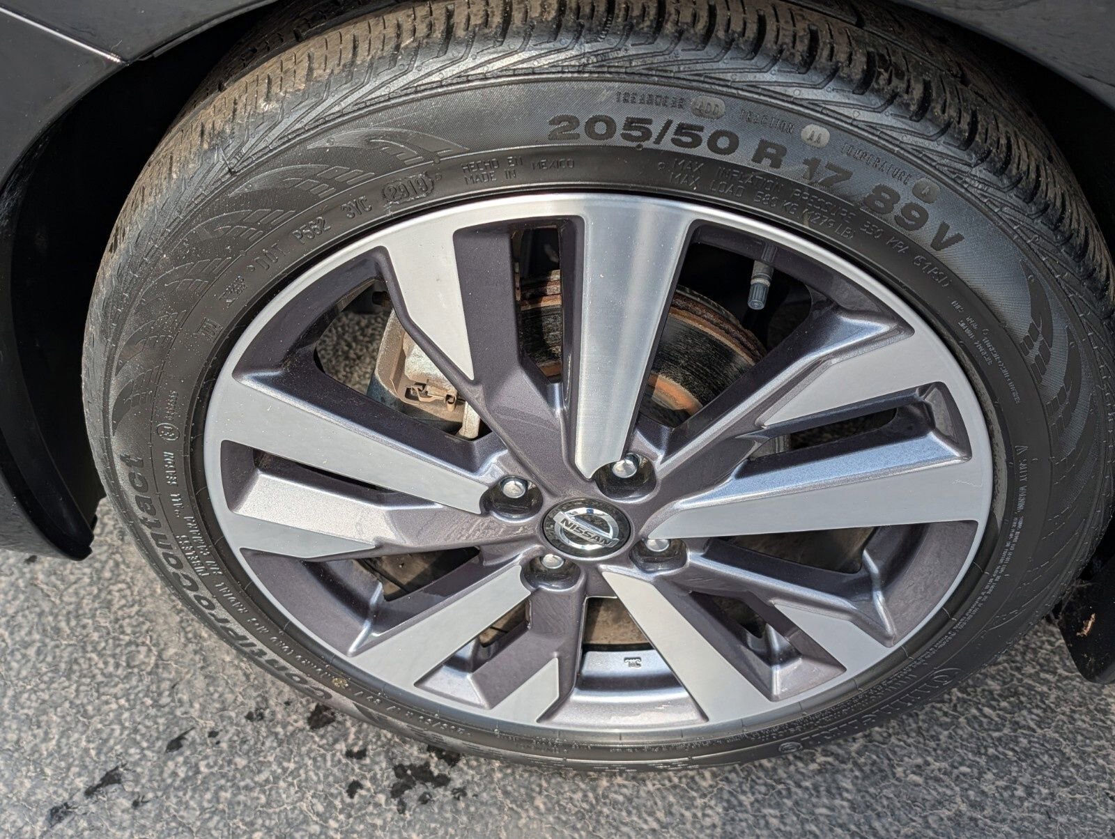 Used 2020 Nissan Versa SR w/ Convenience Package FWD image 14