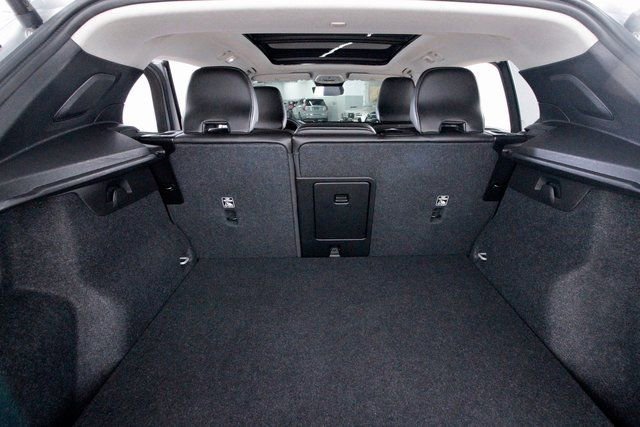 Certified 2025 Volvo XC40 B5 Core image 26