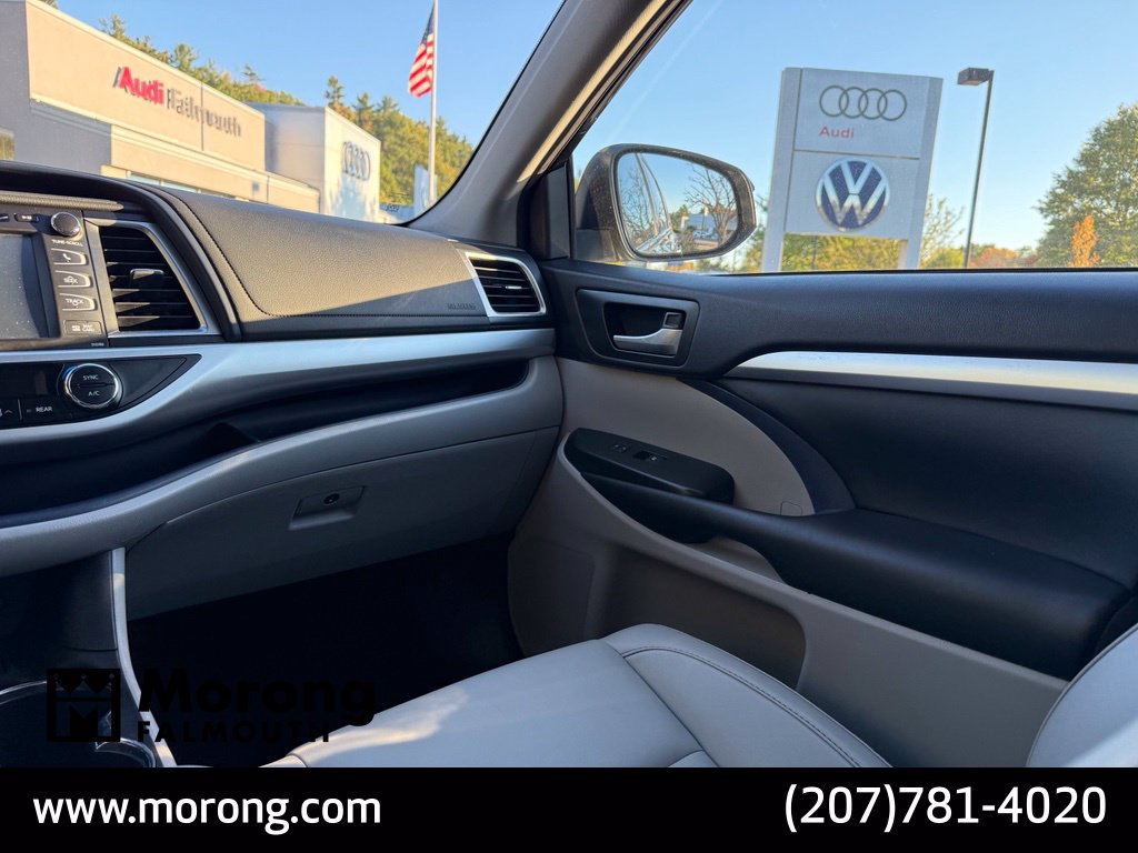 Used 2019 Toyota Highlander XLE AWD/4WD image 35