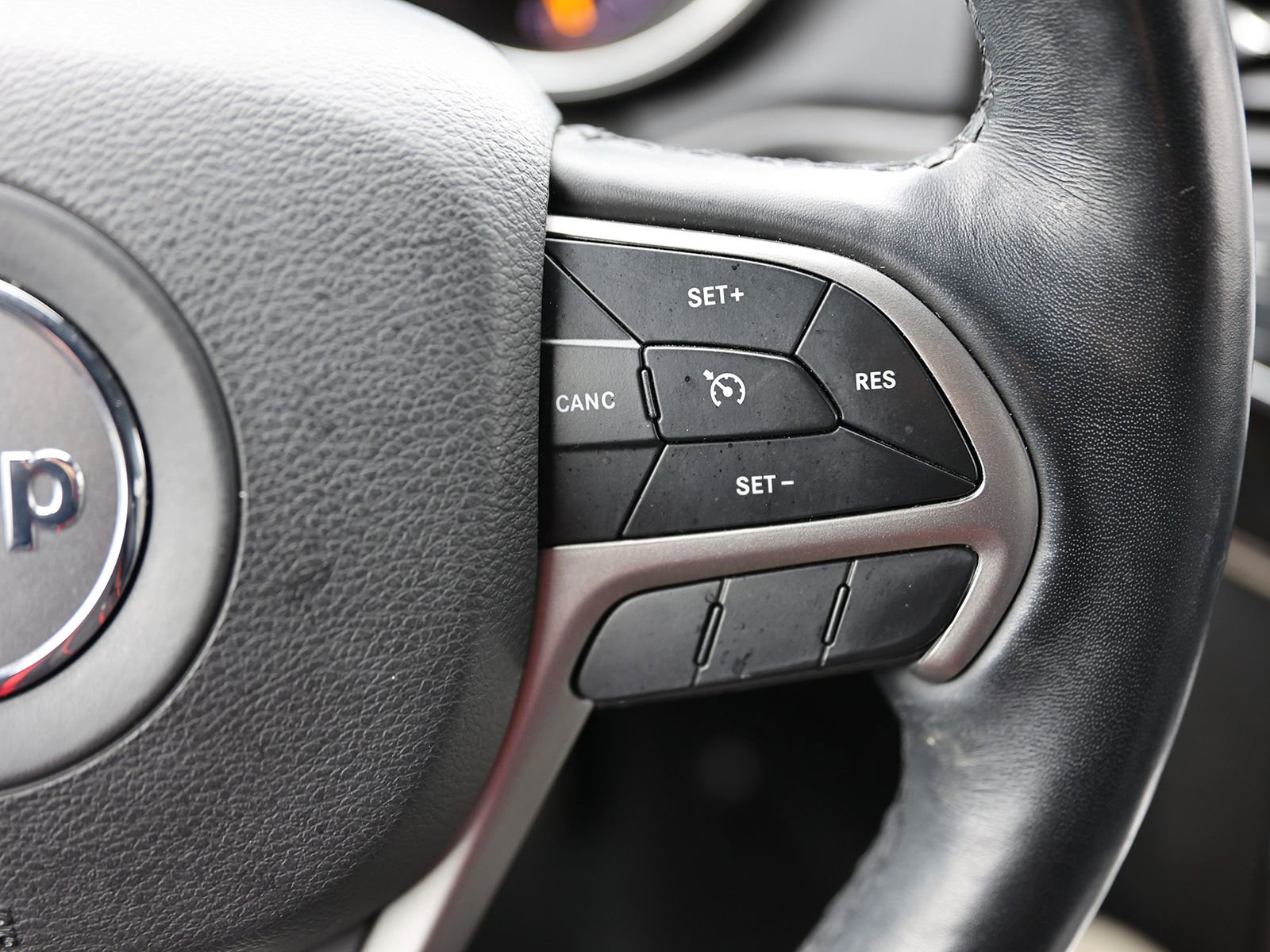 Used 2022 Jeep Grand Cherokee Limited image 38