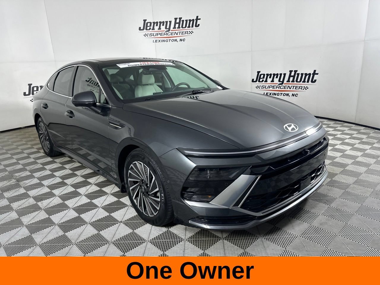 Used 2025 Hyundai Sonata Limited FWD image 4