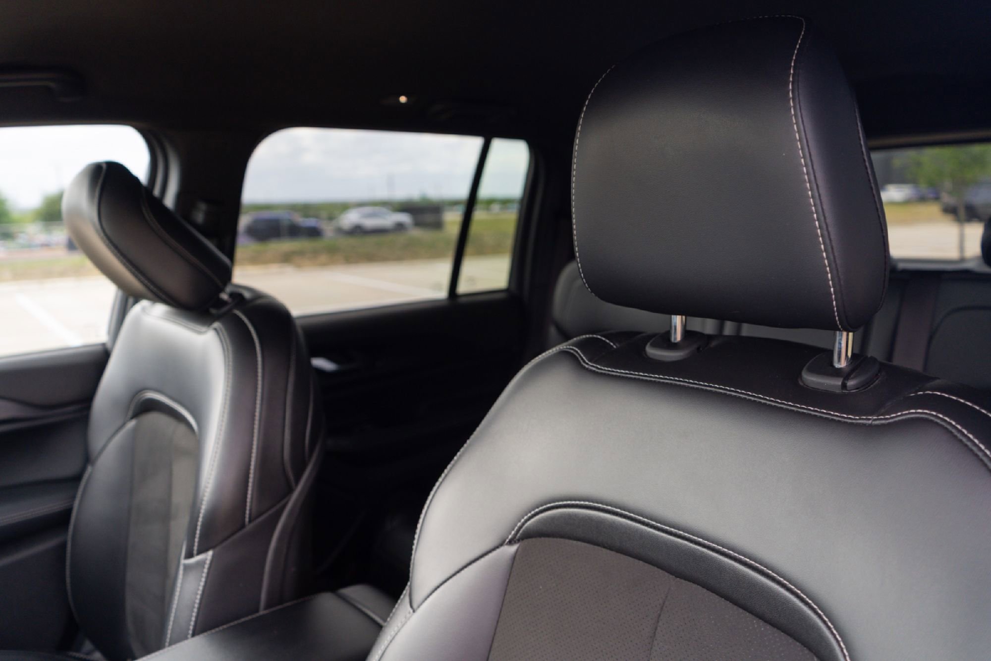 Used 2023 Jeep Grand Cherokee Altitude AWD/4WD image 10