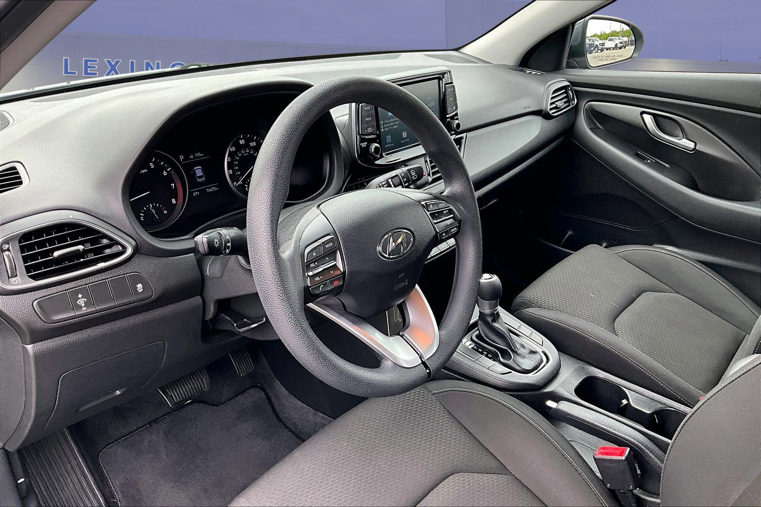 Used 2018 Hyundai Elantra GT FWD image 17