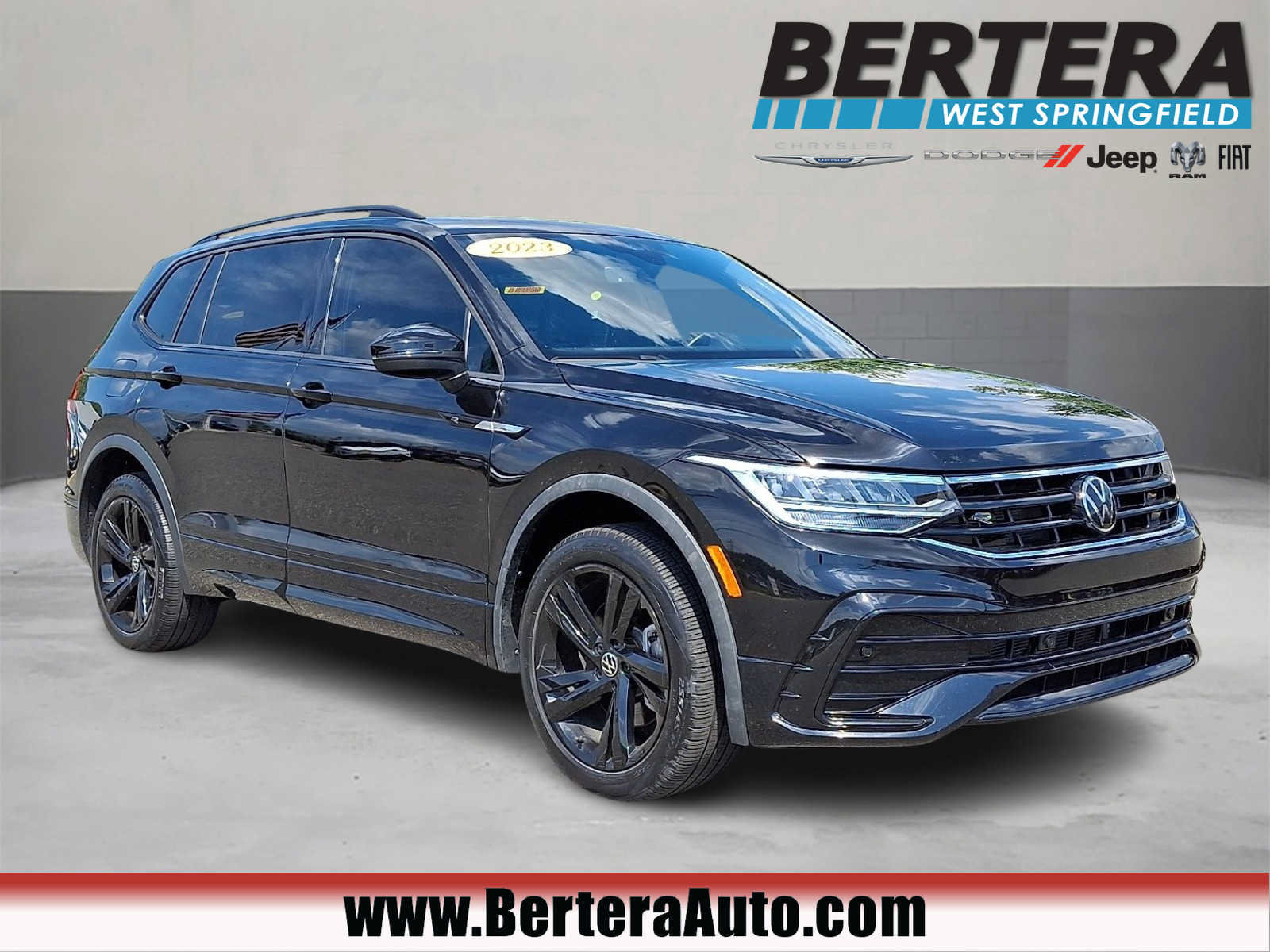 Used 2023 Volkswagen Tiguan SE R-Line FWD image 1