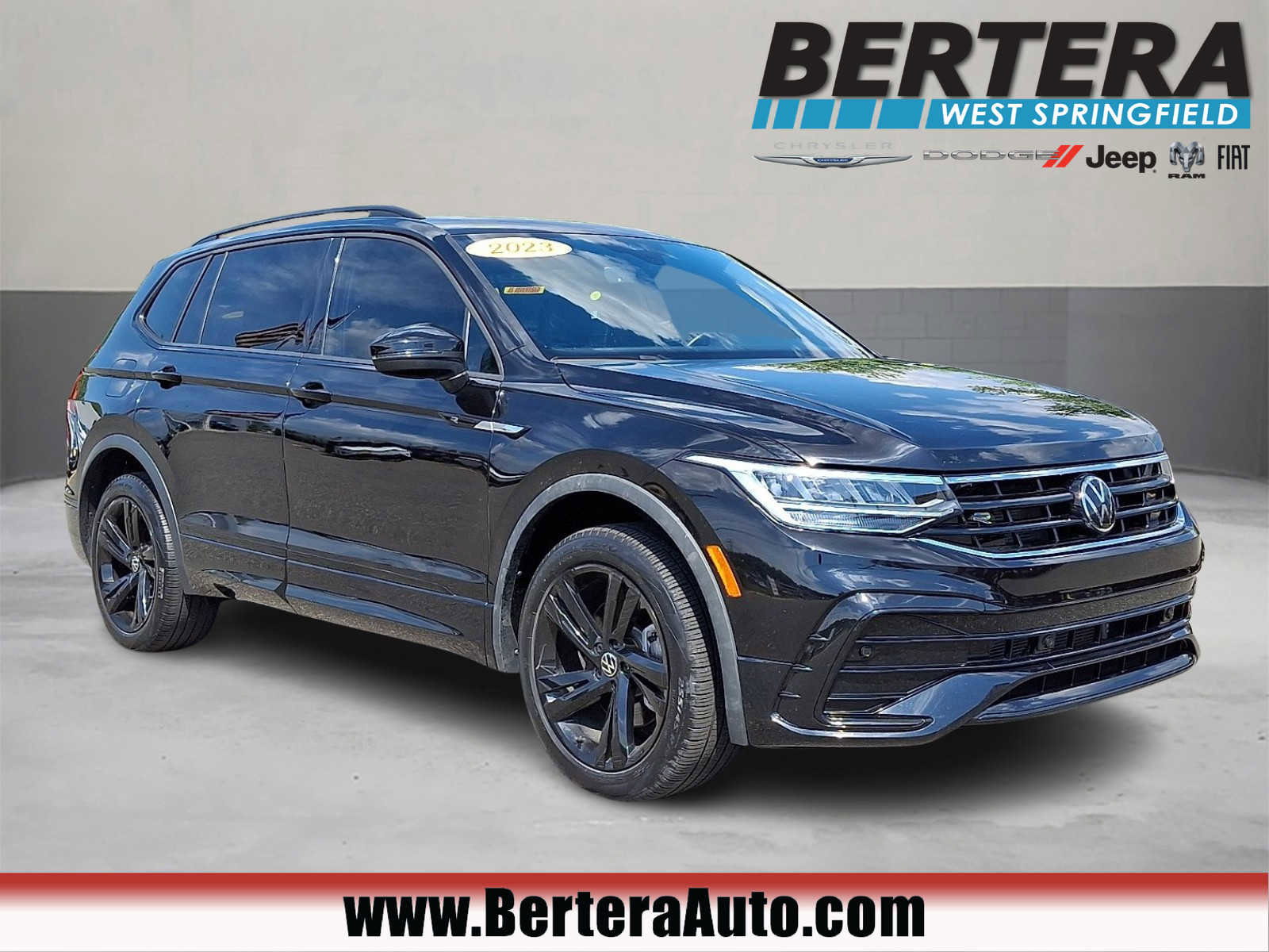 Used 2023 Volkswagen Tiguan SE R-Line FWD image 1