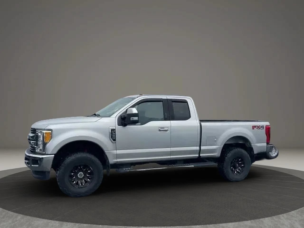 Used 2017 Ford F350 XLT AWD/4WD image 2