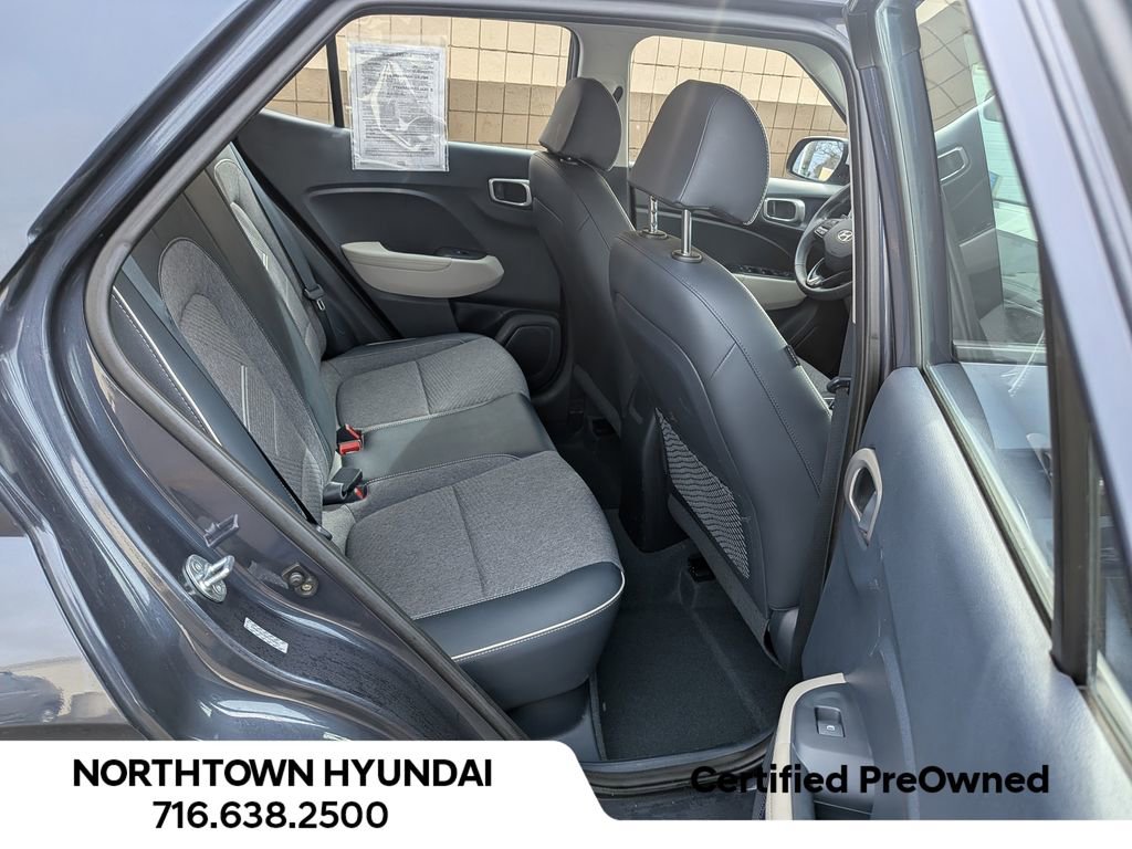Used 2023 Hyundai Venue Limited image 32