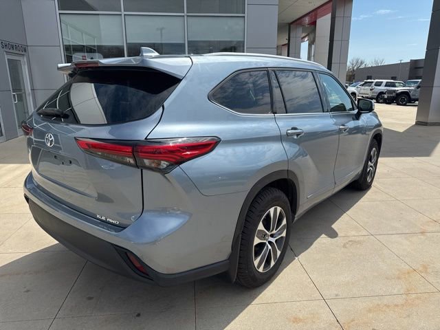 Used 2022 Toyota Highlander XLE AWD/4WD image 8