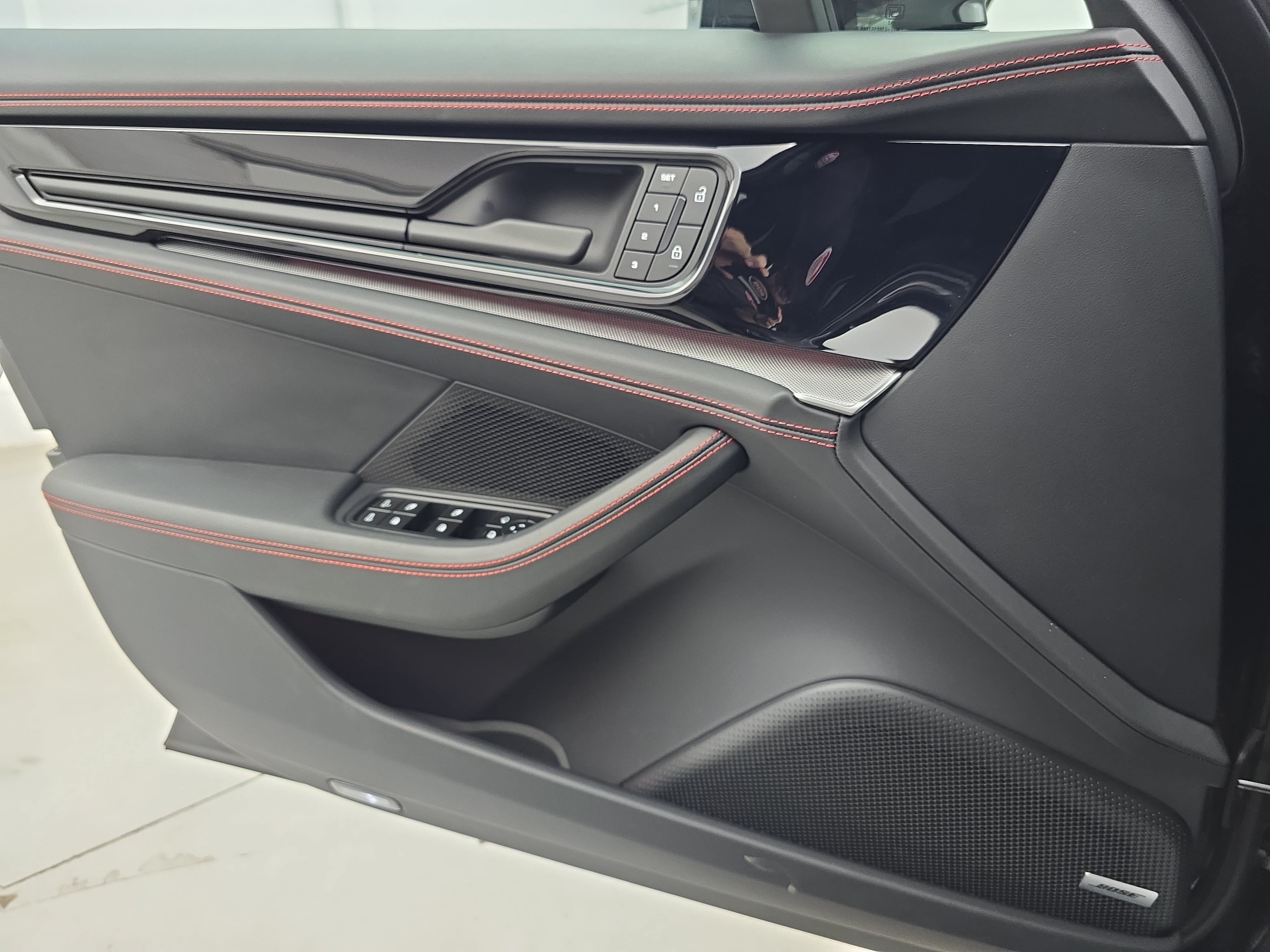 Certified 2025 Porsche Panamera 4 AWD/4WD image 29