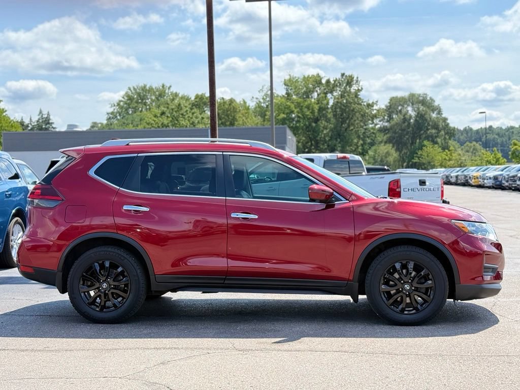 Used 2018 Nissan Rogue SV w/ Premium Package FWD image 28