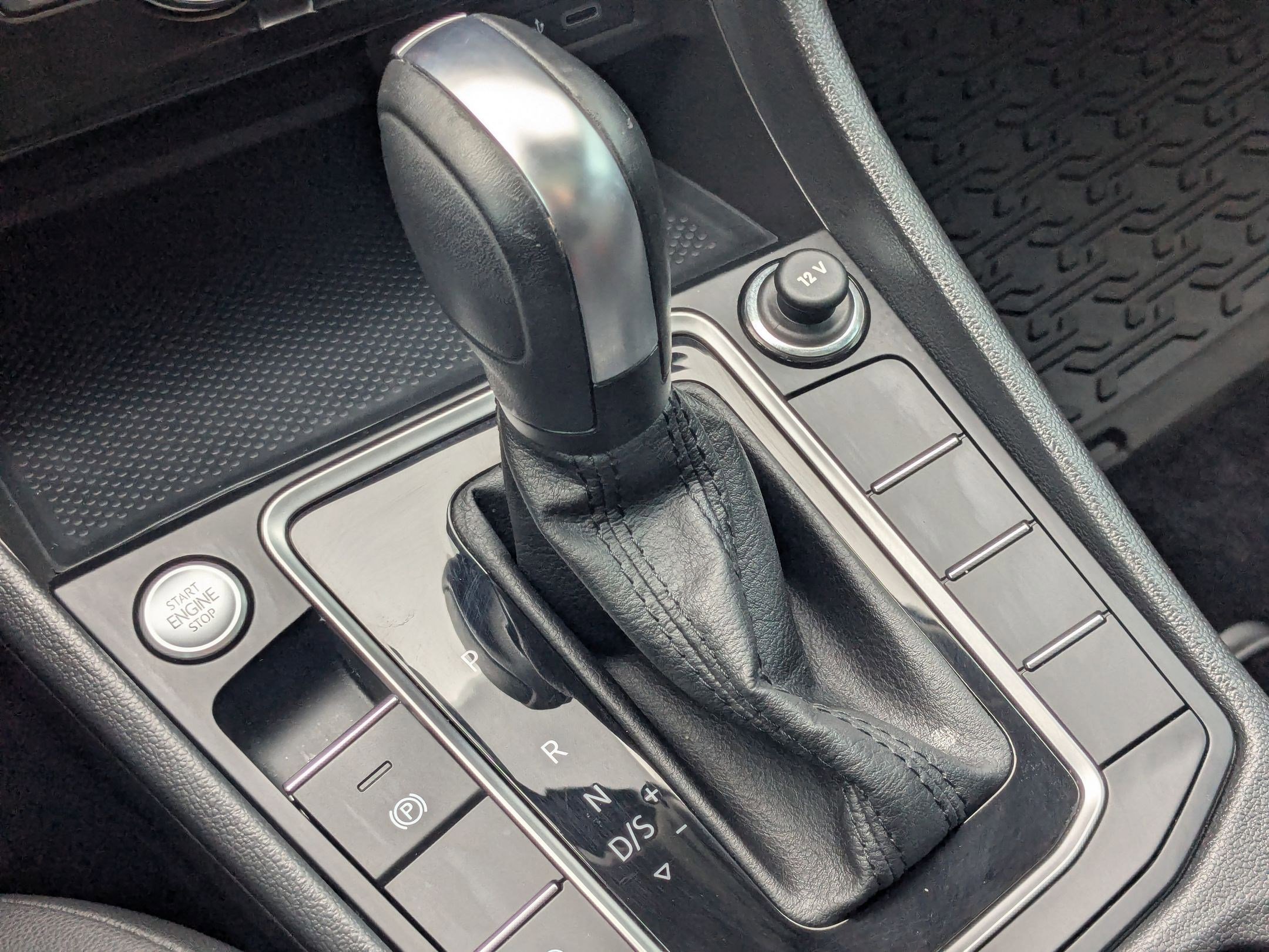 Used 2020 Volkswagen Jetta SE w/ SE Cold Weather Package image 26