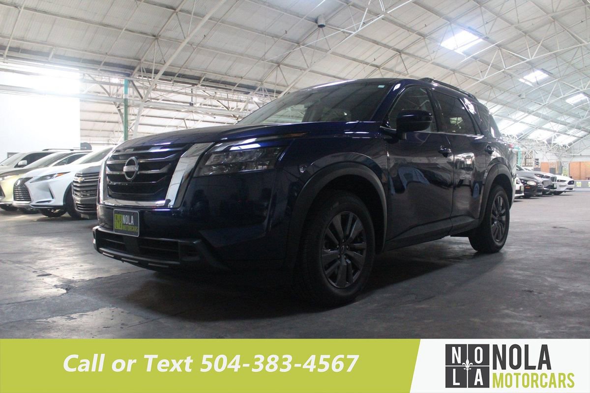 Used 2024 Nissan Pathfinder SV image 1