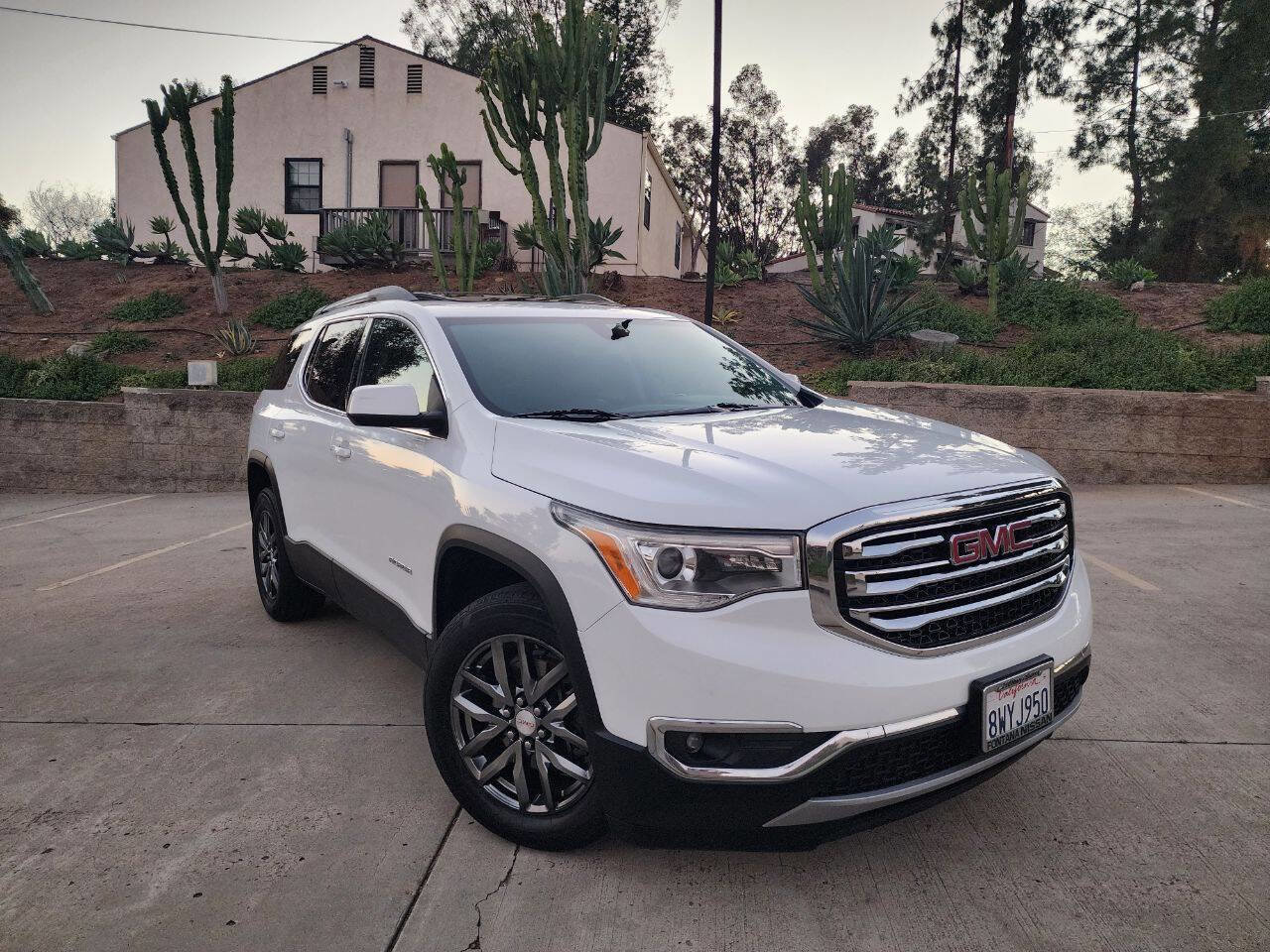 Used 2017 GMC Acadia SLT image 2