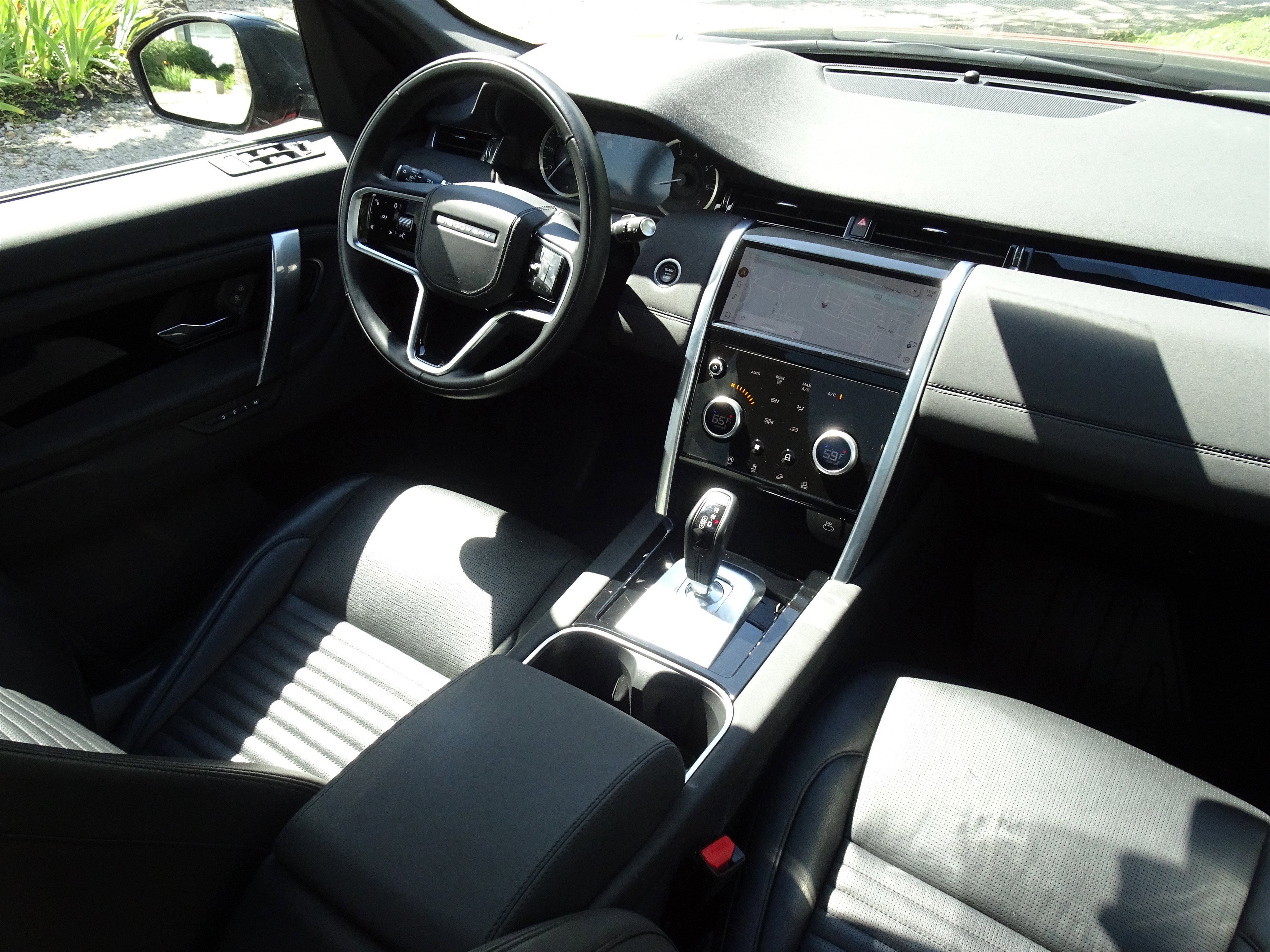 Used 2023 Land Rover Discovery Sport SE image 25