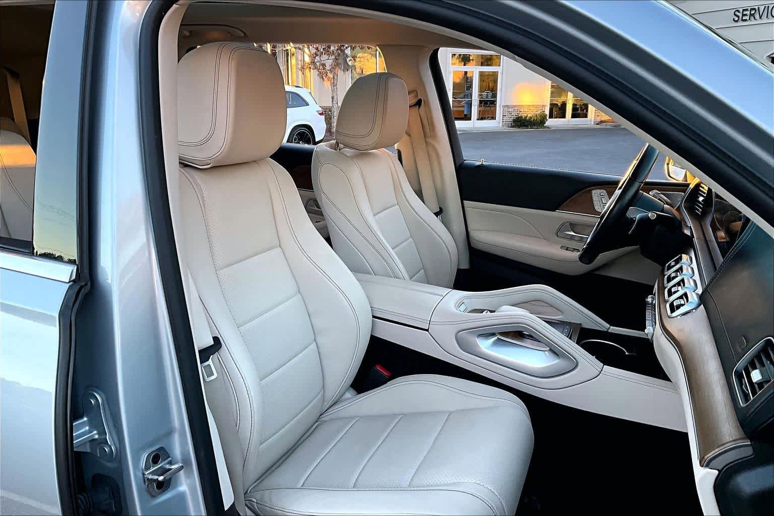 Used 2024 Mercedes-Benz GLS 450 4MATIC image 9