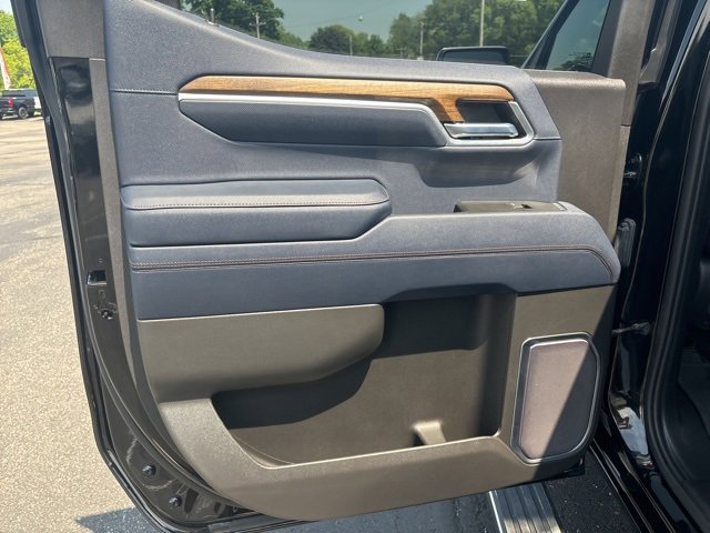 Used 2022 Chevrolet Silverado 1500 High Country w/ Technology Package image 15