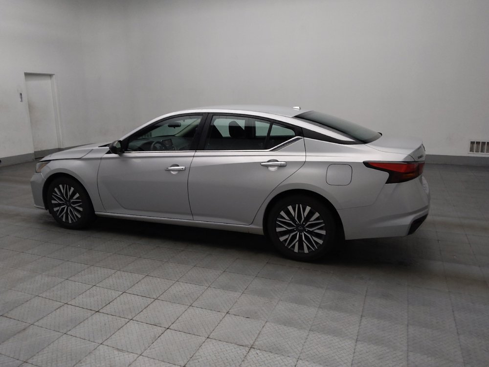 Used 2024 Nissan Altima 2.5 SV image 3