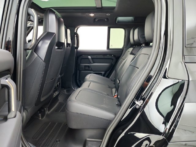 New 2026 Land Rover Defender 110 OCTA AWD/4WD image 28