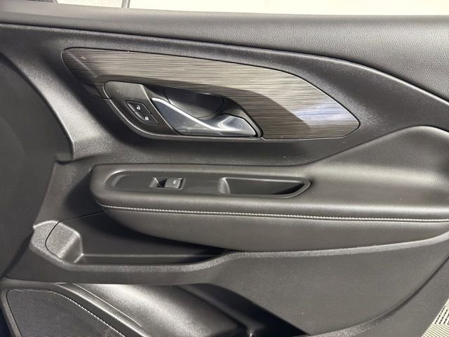 Used 2023 GMC Terrain SLT image 25