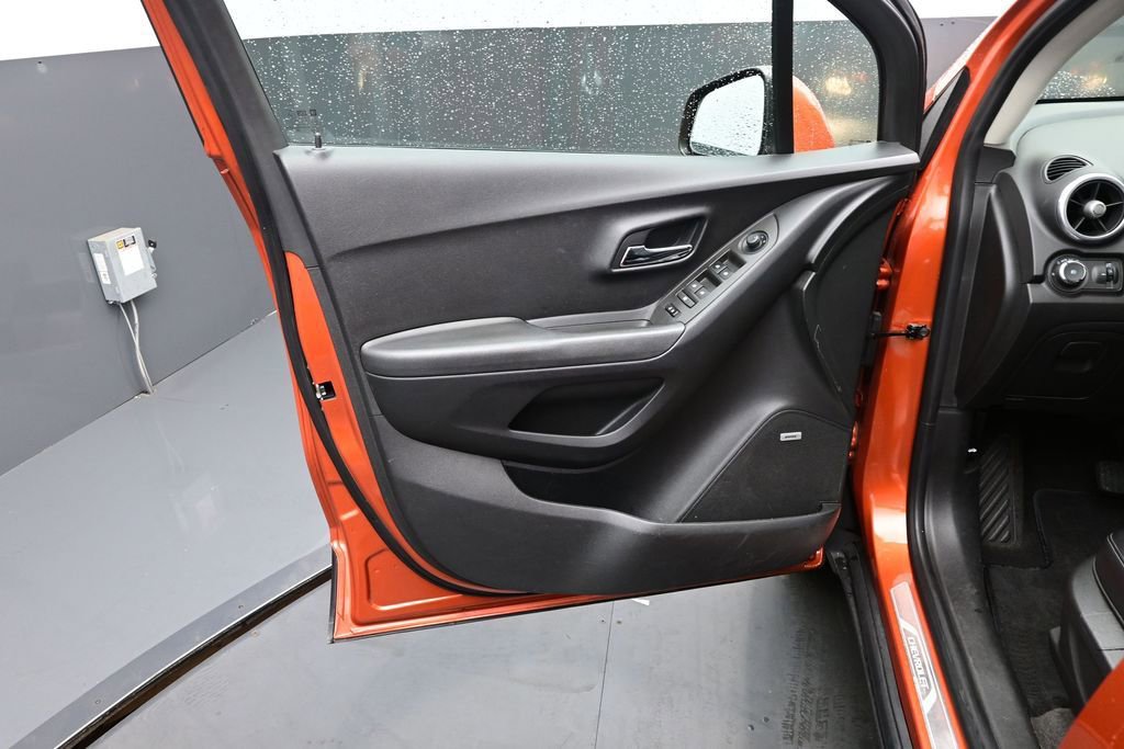 Used 2015 Chevrolet Trax LTZ AWD/4WD image 12