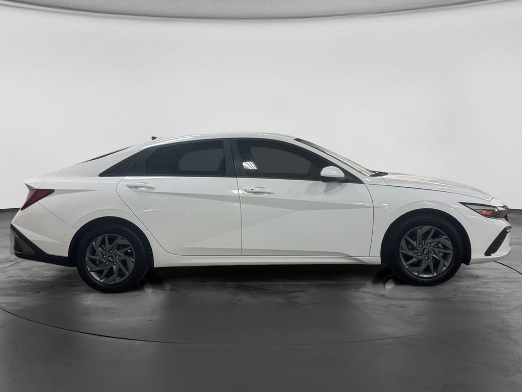 Certified 2024 Hyundai Elantra SEL image 5