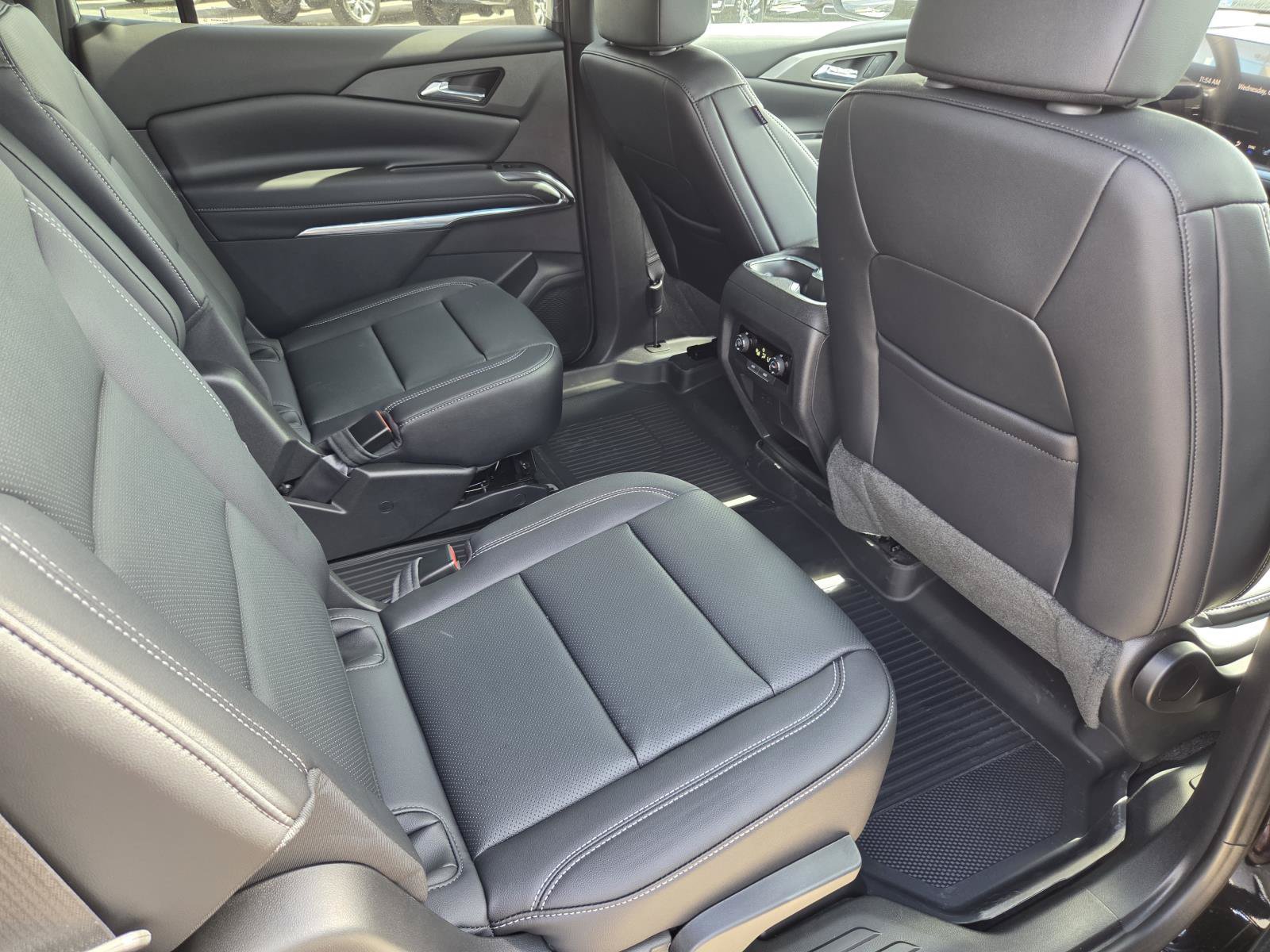 New 2027 Chevrolet Traverse LT w/ Midnight/Sport Edition FWD image 11