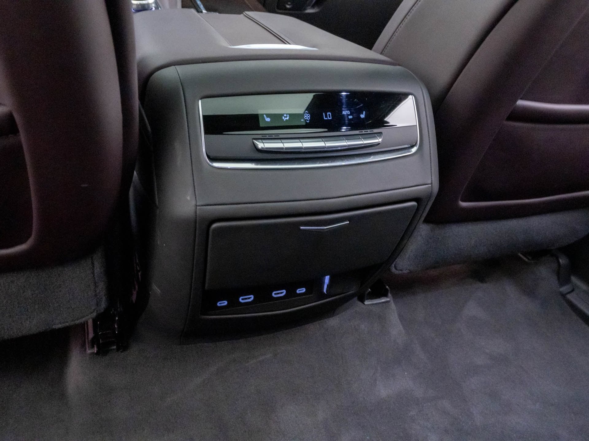 Certified 2024 Cadillac Escalade Premium Luxury Platinum w/ LPO, Floor Liner Package AWD/4WD image 24