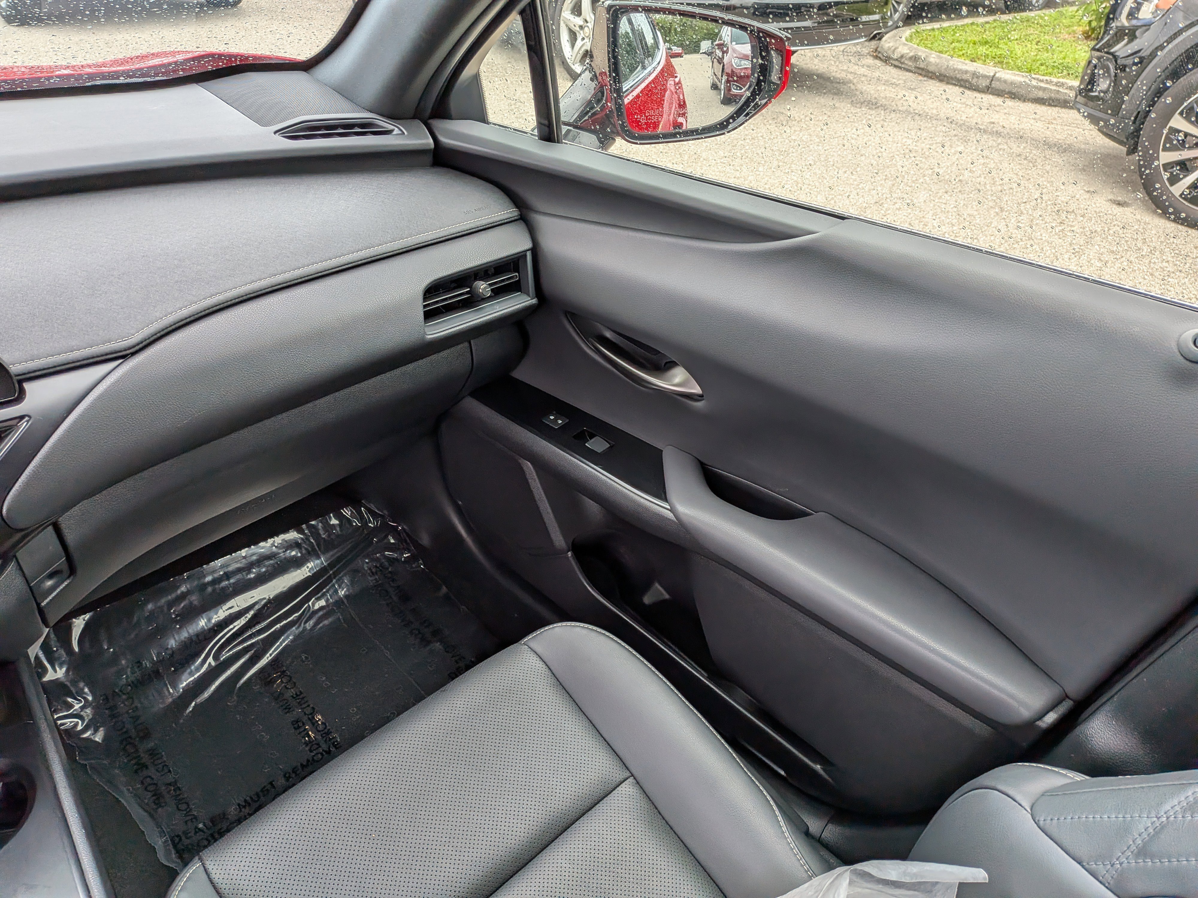 Used 2024 Lexus UX 250h FWD w/ Premium Package image 19