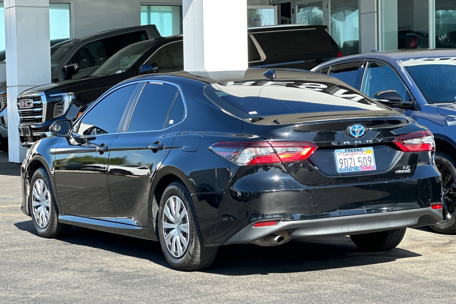 Used 2023 Toyota Camry LE image 6