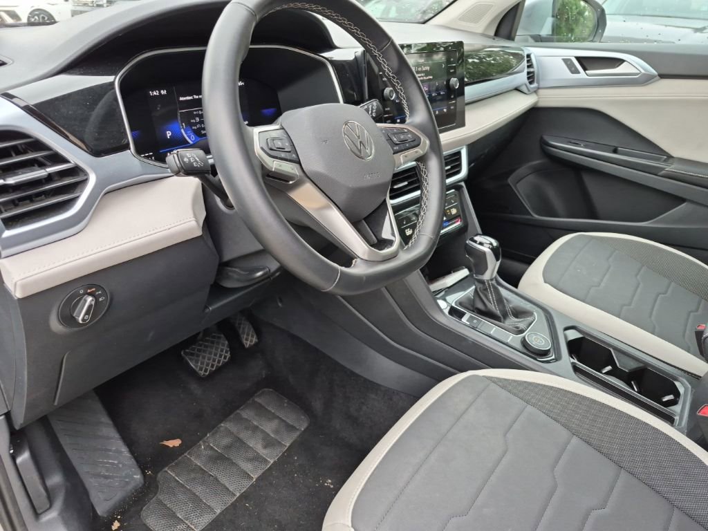 Used 2025 Volkswagen Taos SE AWD/4WD image 7