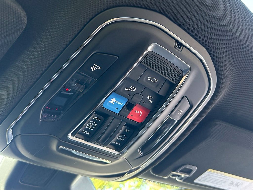 Used 2025 Jeep Grand Cherokee L Altitude RWD image 26