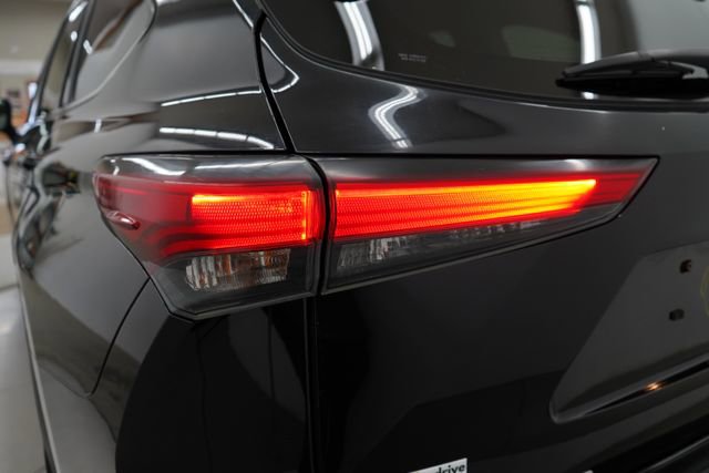Used 2023 Toyota Highlander XLE image 98